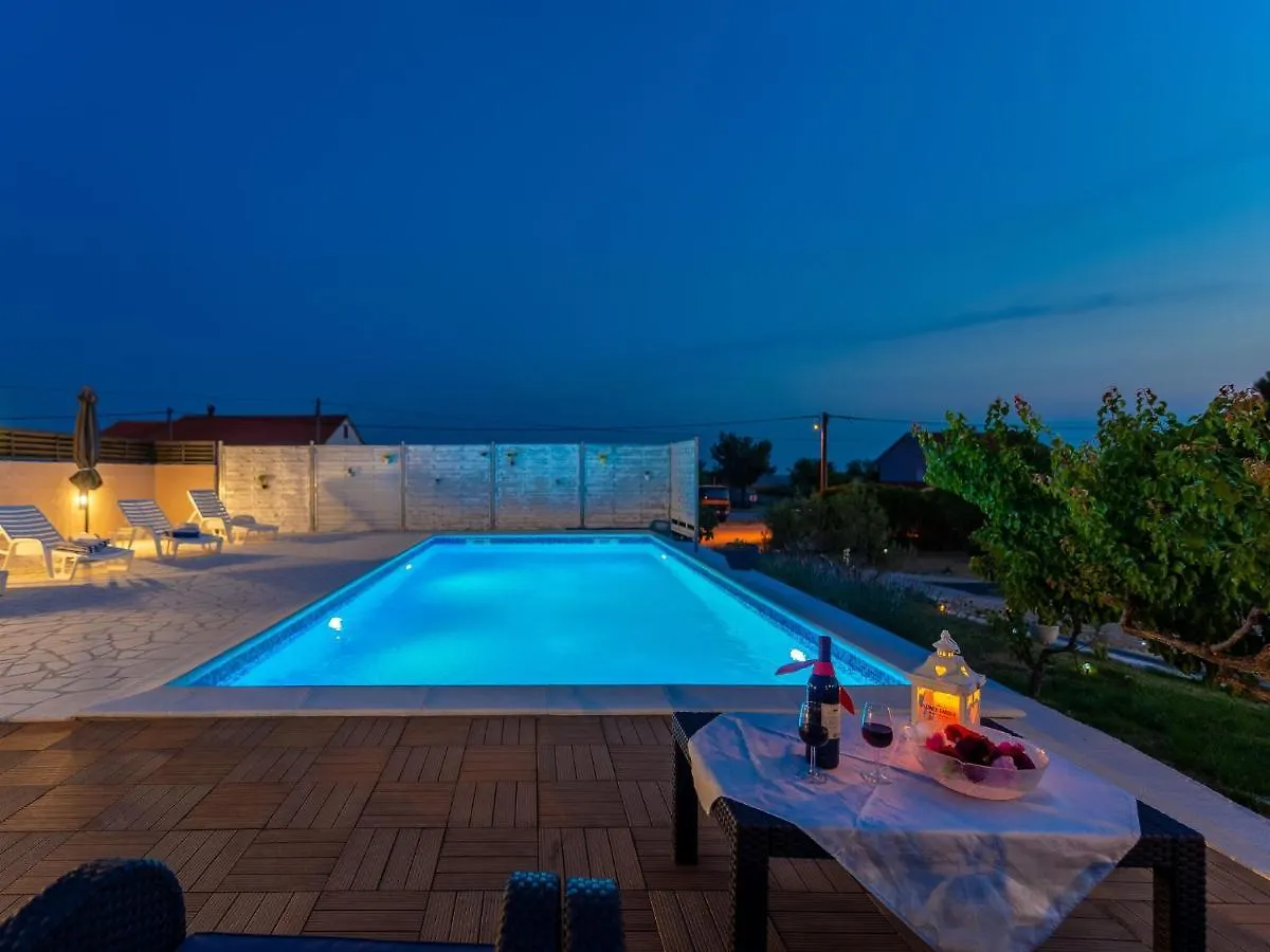 Beautiful Holiday Home In Lisicic Lisicici 0*,