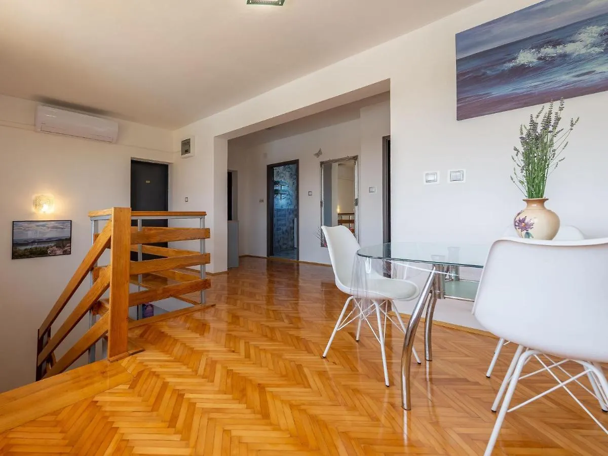 Beautiful Holiday Home In Lisicic Lisicici Croatia