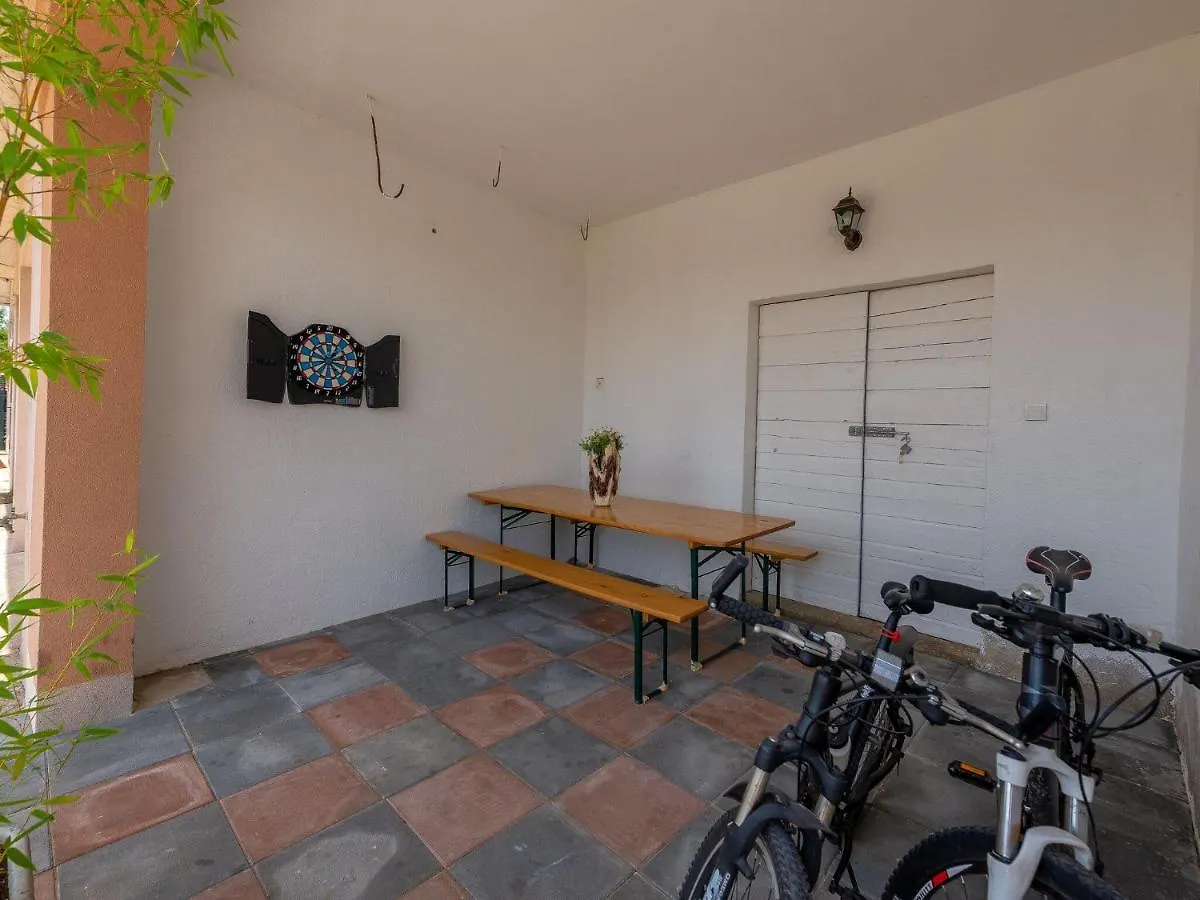 Beautiful Holiday Home In Lisicic Lisicici