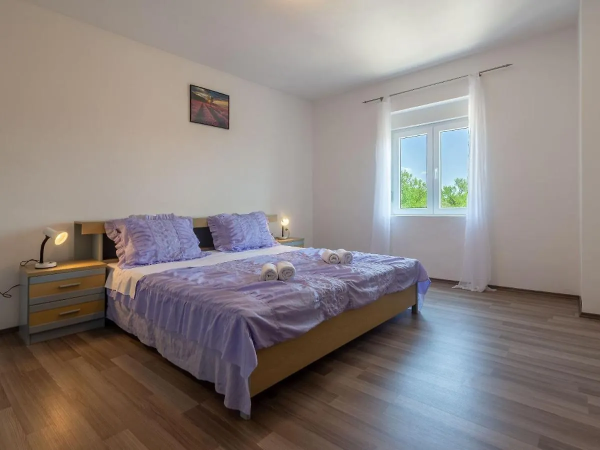 Beautiful Holiday Home In Lisicic Lisicici