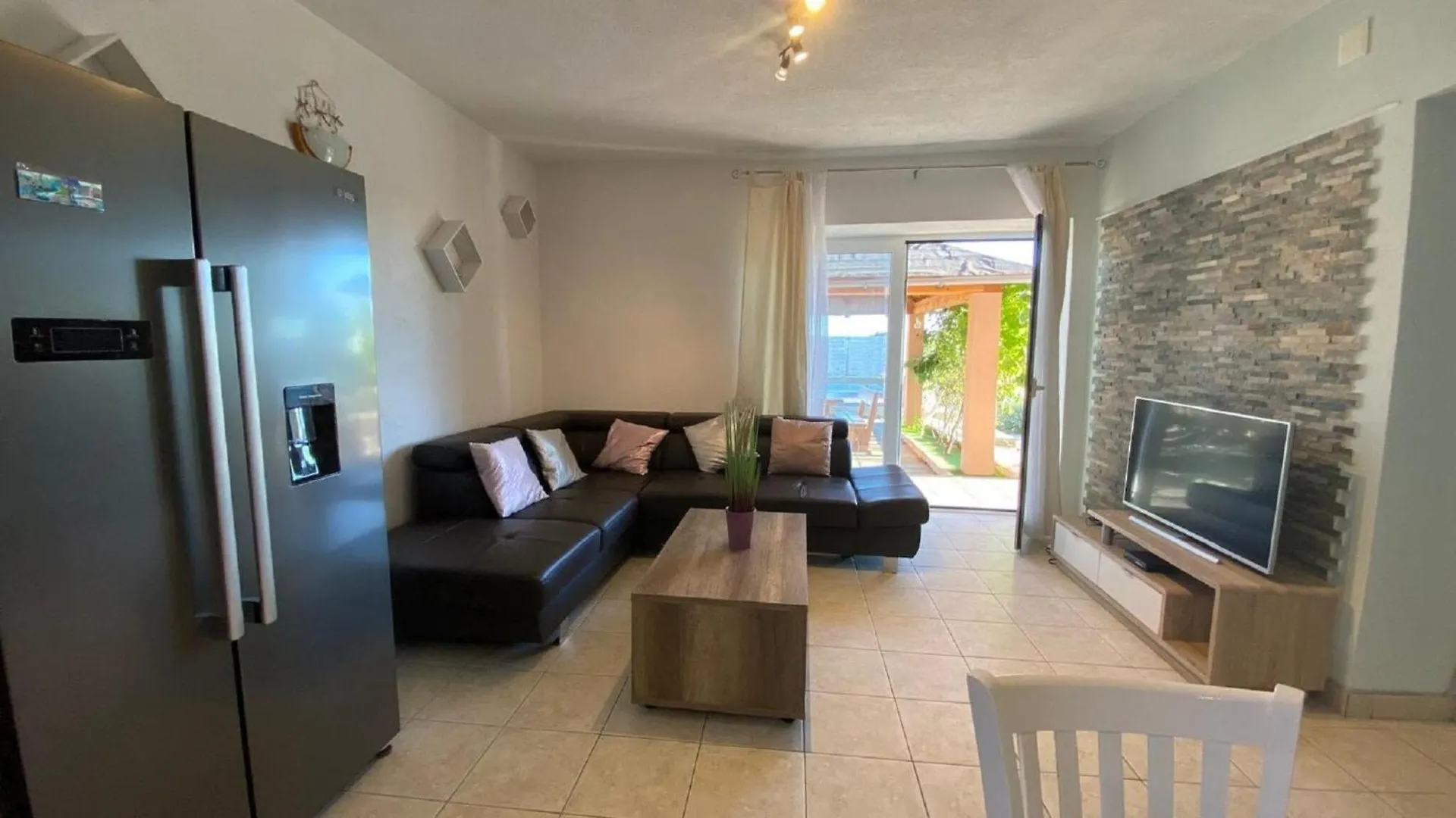 Beautiful Holiday Home In Lisicic Lisicici