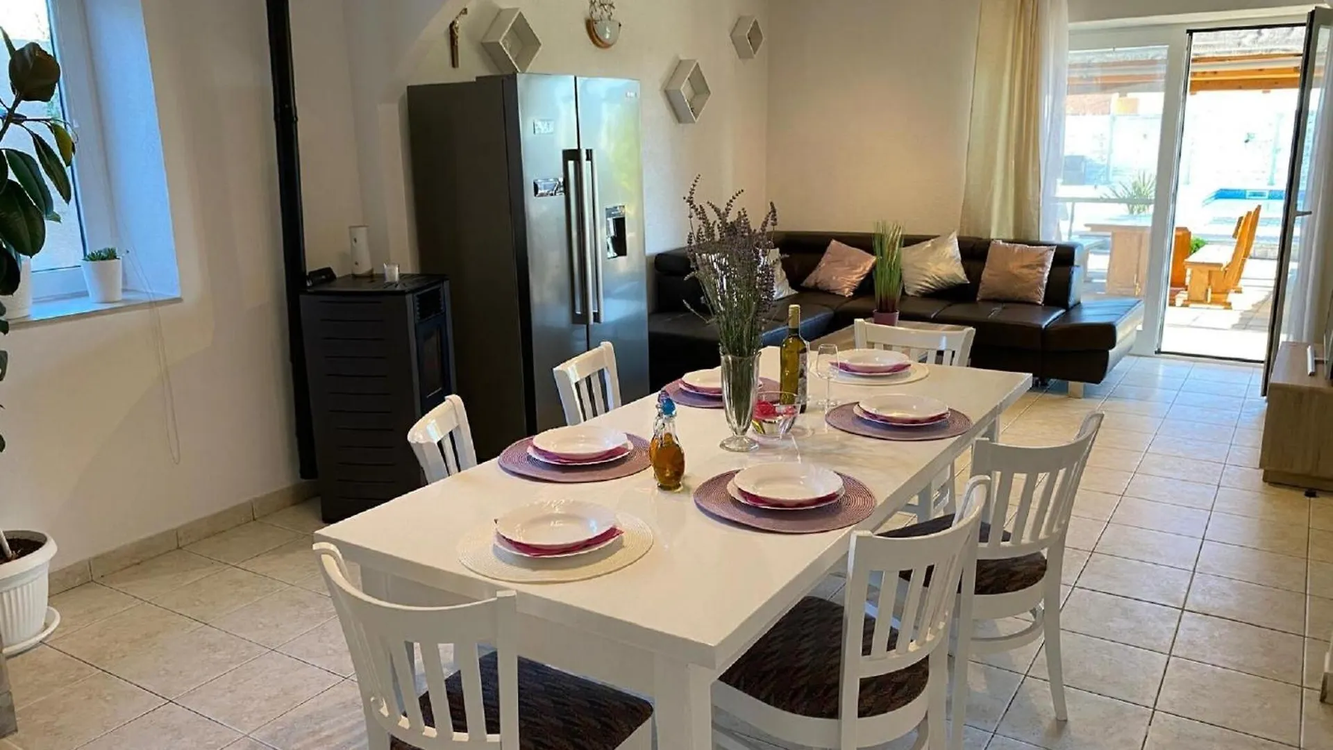Beautiful Holiday Home In Lisicic Lisicici