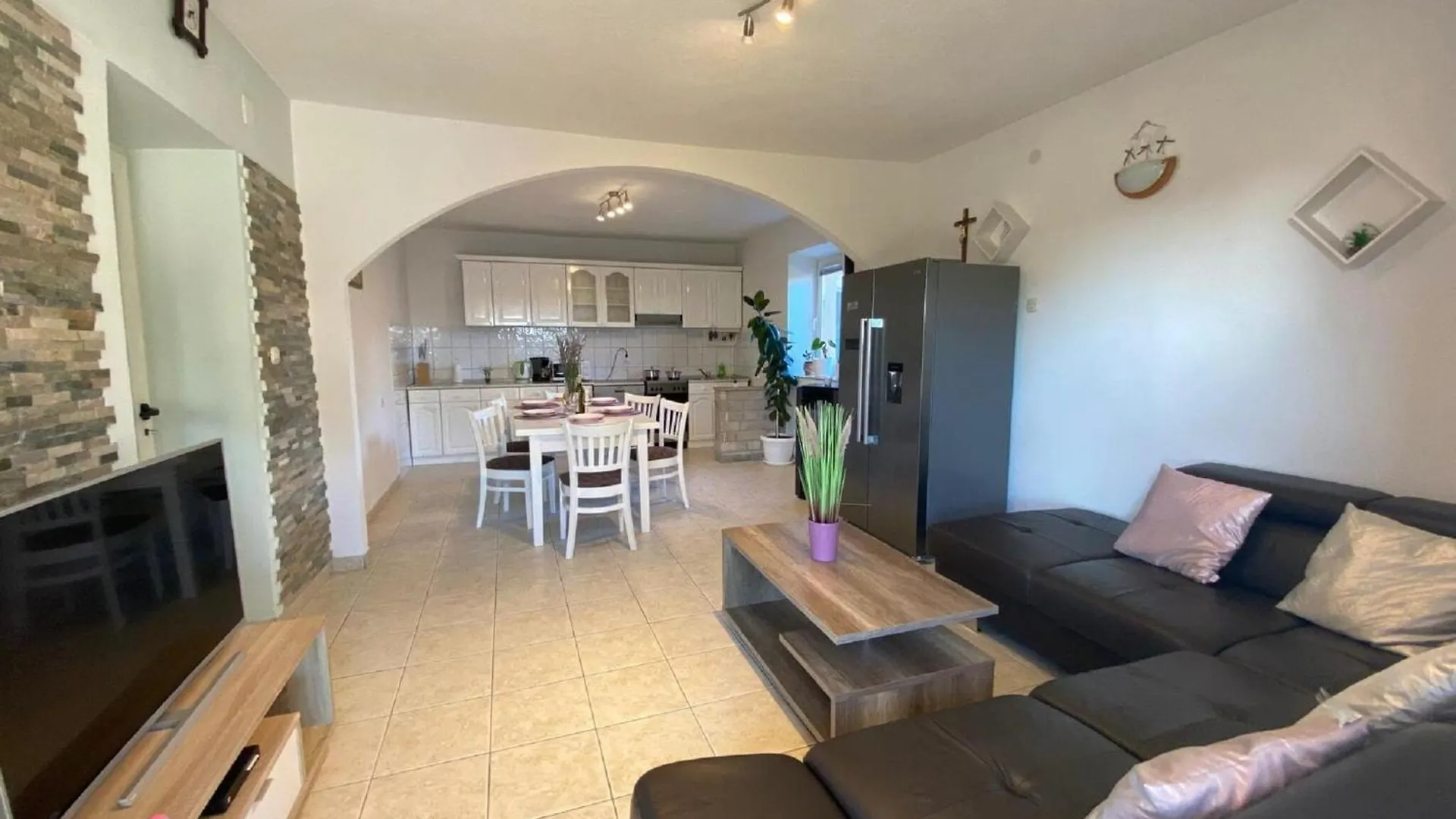 Beautiful Holiday Home In Lisicic Lisicici
